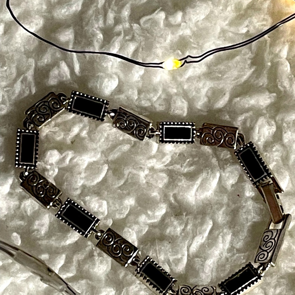 urban outfitters vintage clasp bracelet